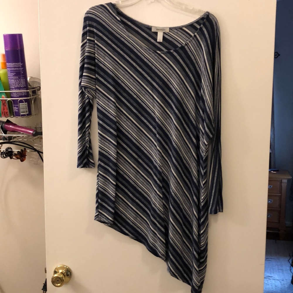 Tunic length shirt w/uneven hem & 3/4 sleeves